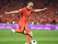 乐鱼体育登录-东亚杯-黄政宇首球国足两中门框1-0中国香港获季军