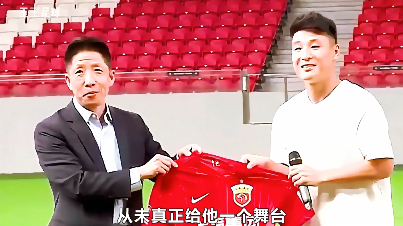 卡纳瓦罗谈武磊：他在中国足坛的作用完全可以和郑智媲美(武磊飞往卡塔尔支援国足,12强赛4天连战澳大利亚日本)