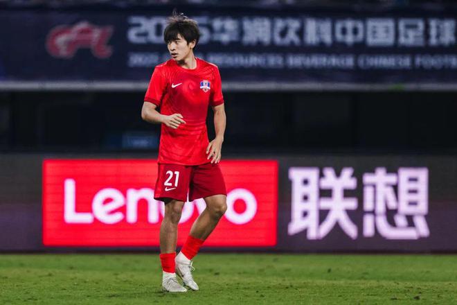 国足东亚杯遗珠上海海港2-1逆转深圳李新翔19岁连续3轮中超破门