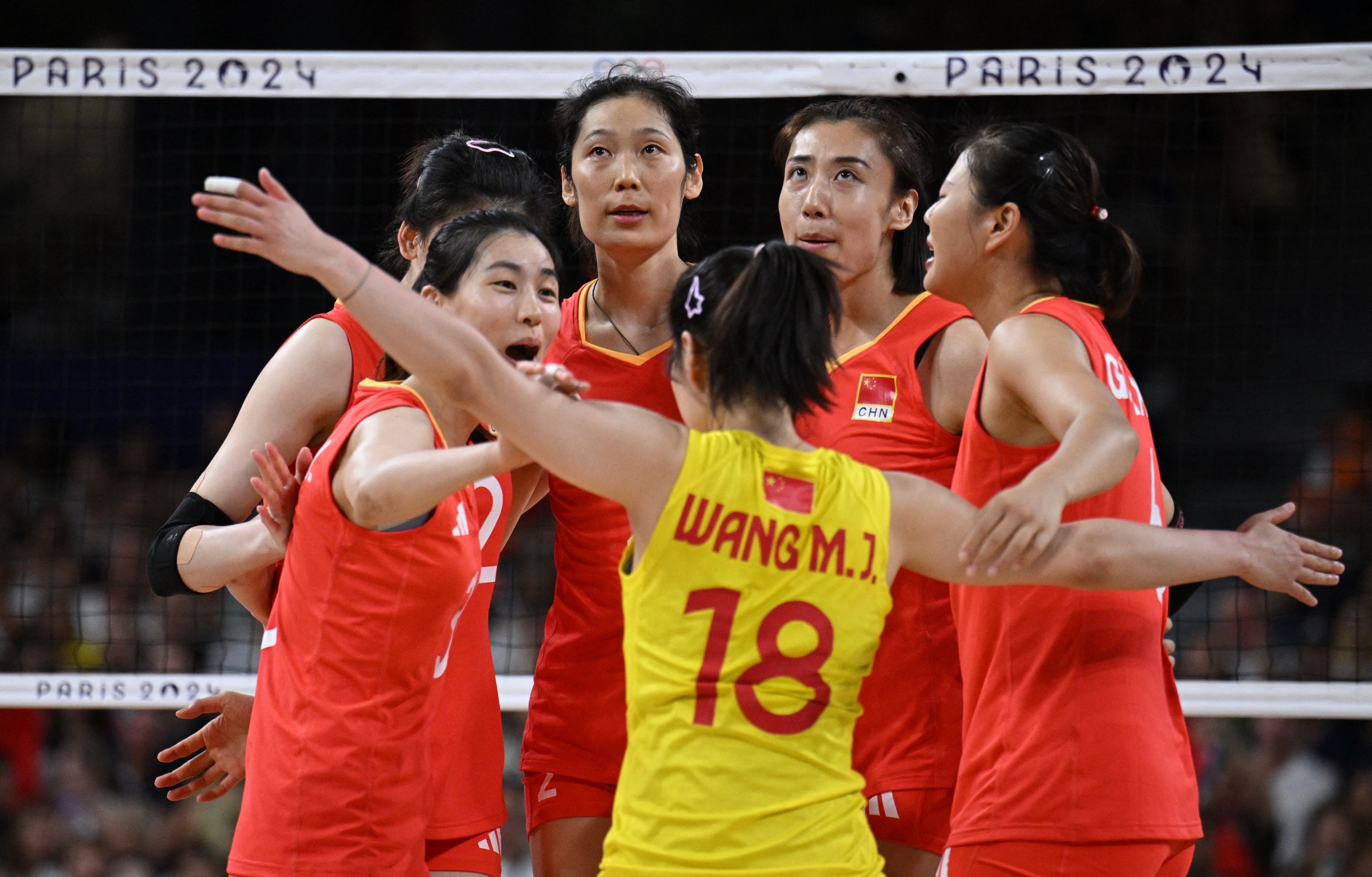 关于中国女排豪取三连胜，晋级八强的信息